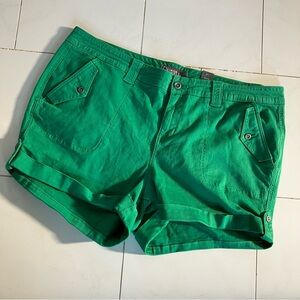 Torrid bold Green Women's Shorts.  New!  Rolled cuff.  Cute!